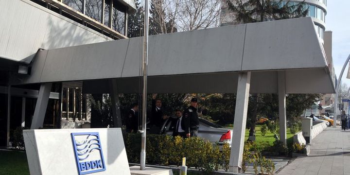 Bankacılık sektörünün kredi hacmi azaldı