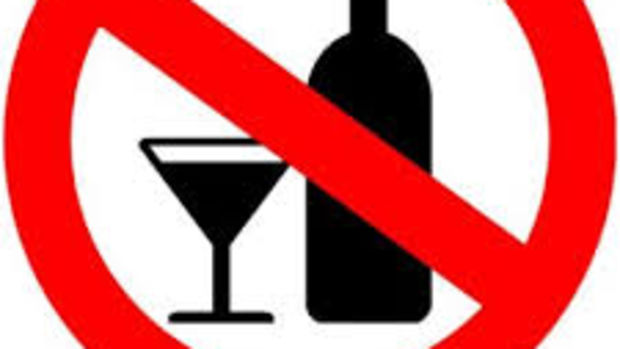 Antalya'da kamuya açık alanlarda alkollü içki yasağı getirildi