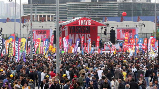 İstanbul'daki 1 Mayıs kutlamaları için işçiler Bakırköy'de toplandı
