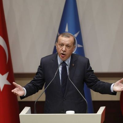 Erdoğan: Faizleri mutlaka aşağı çekeceğiz