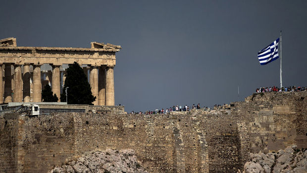 Yunanistan'da bütçe açığı arttı