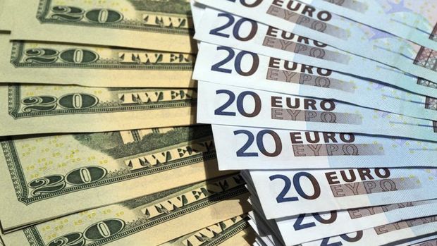 Euro “kısa vadeli riskler” ile dolar karşısında yönünü aşağı çevirebilir