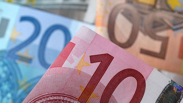 Euro AMB enflasyon görünümüyle düşüşe geçti