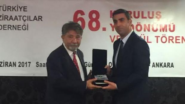 Türkiye Ziraatçılar Derneği'nden İrfan Donat'a ödül