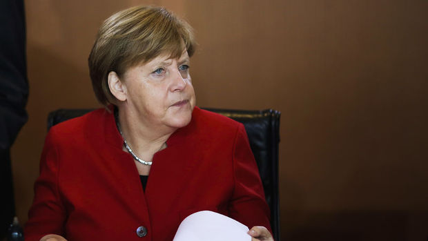 Merkel'den ortak maliye bakanı önerisine destek