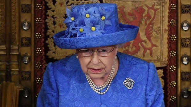 İngiltere Kraliçesi hükümet programını açıkladı