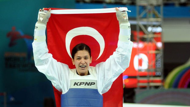Nur Tatar tekvandoda dünya şampiyonu oldu