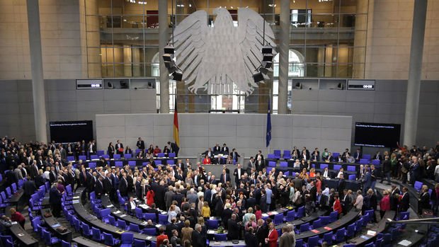 Alman parlamentosundan eşcinsel evliliğe onay