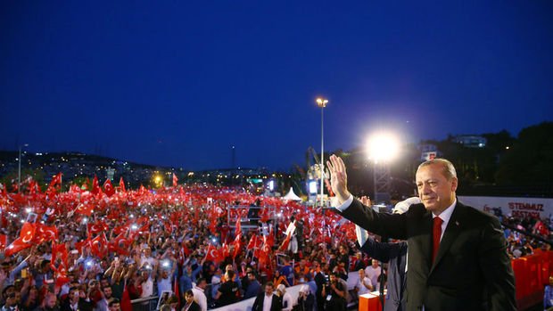 Erdoğan: Vatandaşımın elinde sadece bayrağı vardı