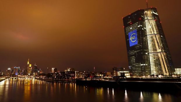 Euro Bölgesi'nde enflasyon ECB hedefinden uzaklaştı 