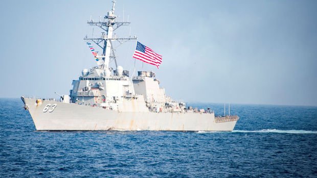 ABD gemisinden İran gemisine uyarı ateşi