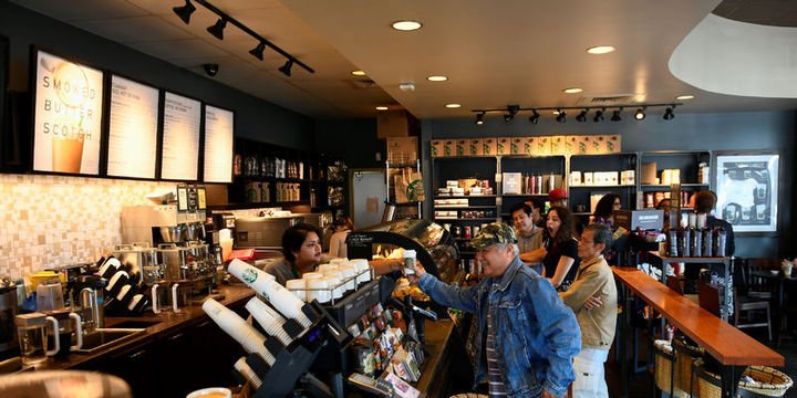 Starbucks 3 bin 300 kişiyi işten çıkarıyor