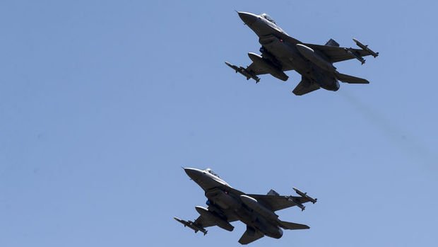 NATO jetleri 3 Rus uçağının önünü kesti