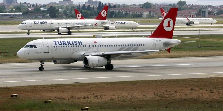 İçinde sahipsiz cep telefonu bulunan uçak geri döndü