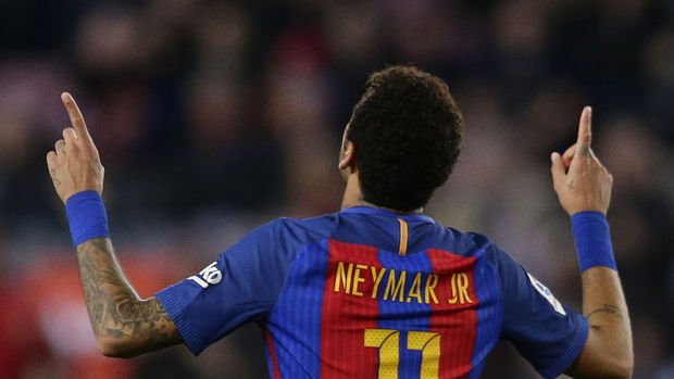 Neymar'ın Paris Saint-Germain'e rekor transferi gerçekleşti