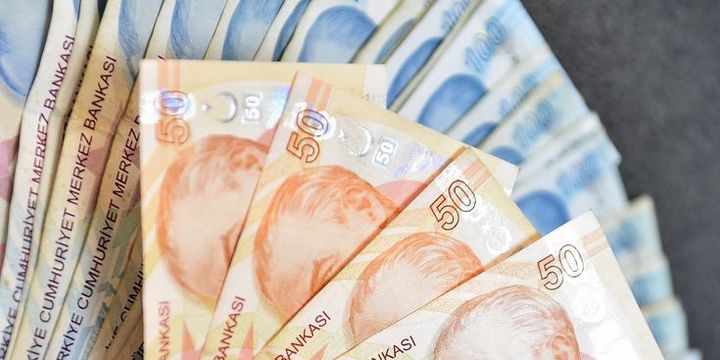 Dolar/TL dar bantta dalgalanıyor