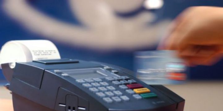 Kartlar cüzdandan yuva için çıktı