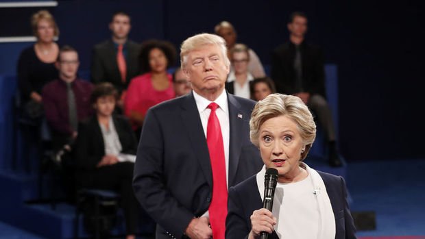 Clinton: Trump demokrasi için açık tehlike oluşturuyor 