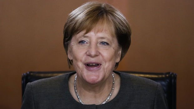 Merkel: Türkiye'nin AB üyelik müzakereleri oy çokluğuyla askıya alınabilir