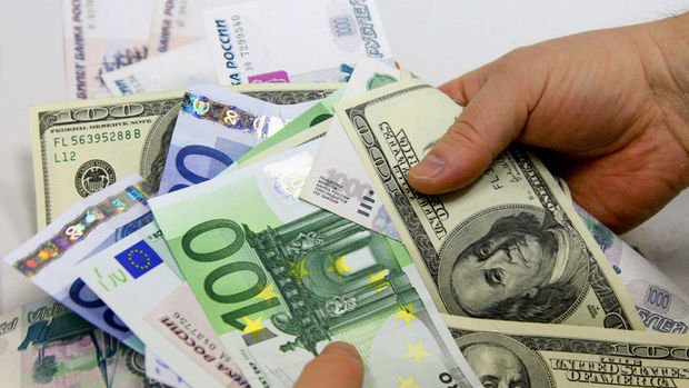 Euro/dolar 1 ayın en düşüğünü gördü