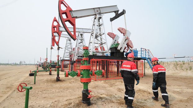 Fitch petrol fiyatlarının 60 dolar altında kalmasını öngörüyor