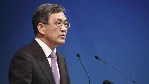 Samsung'da rüşvet skandalı patronu istifa ettirdi 
