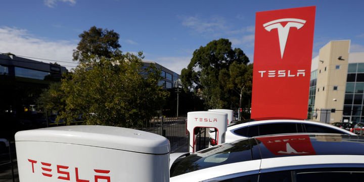 Tesla 260 araç üretebilince yüzlerce çalışanın işine son verdi