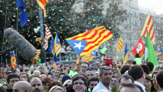 Katalonya İspanya'ya direnmeye devam ediyor