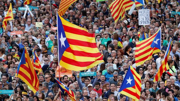 Katalan ayrılıkçılar Rajoy'a cevap için toplanıyor