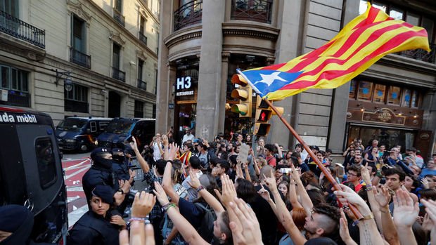 Katalonya cuma günü bağımsızlık ilan etmeye hazırlanıyor