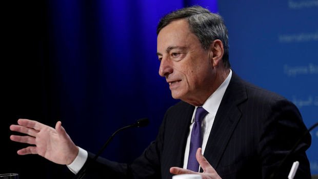Draghi: AMB kararı oy birliğiyle alınmadı