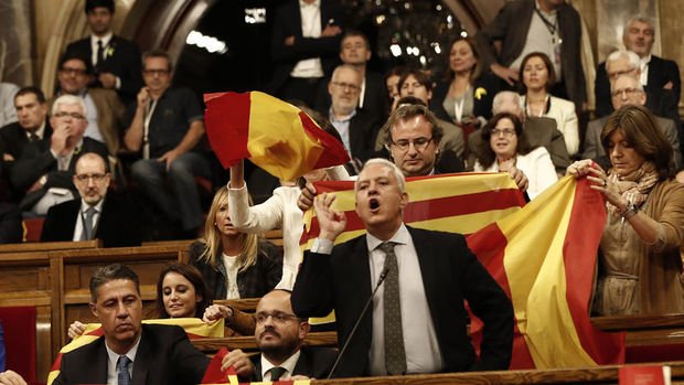 Katalonya yerel hükümeti feshedildi