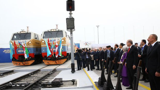 Bakü-Tiflis-Kars Demiryolu'nda ilk tren yola çıktı