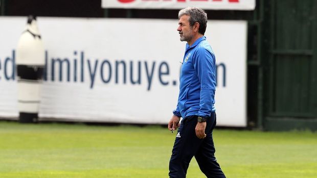Fenerbahçe'den açıklama: Aykut Kocaman takımın başındadır