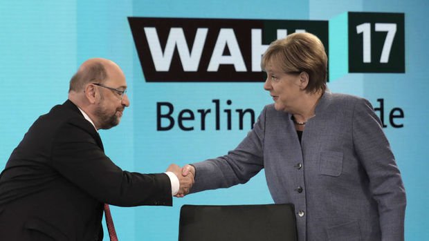 Almanya'da Sosyal Demokratlar Merkel ile görüşecek