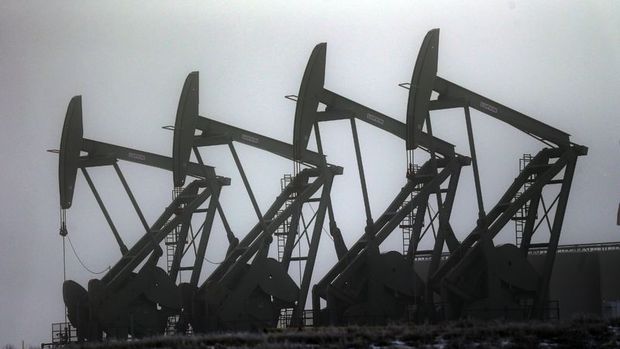 Petrol OPEC toplantısı öncesi düşüşünü sürdürdü