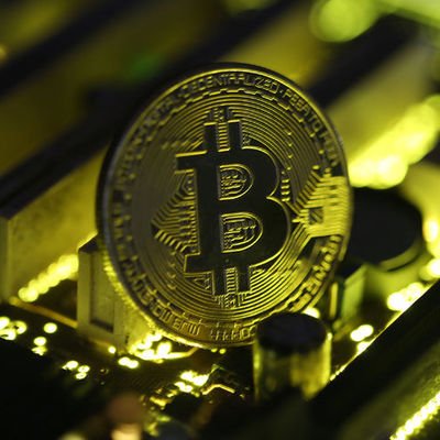 Bitcoin rekorlara devam ediyor: 10 bin doları gördü