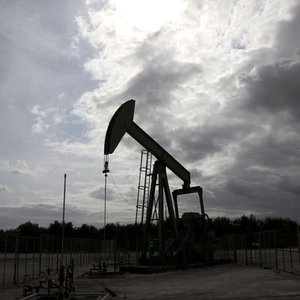 OPEC VE RUSYA ÜRETİM KISINTILARINI 2018 SONUNA DEK UZATMAYA HAZIR