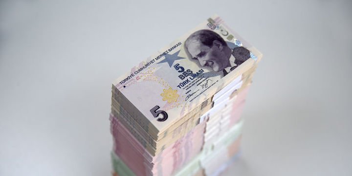 "Aşırı volatilite azalır, TL biraz daha değer kazanabilir"