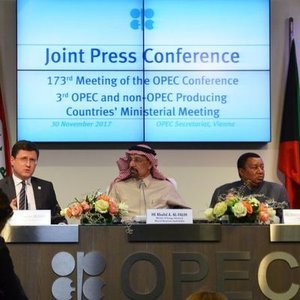 OPEC PETROL ÜRETİMİNİN KISITLANMASINA İLİŞKİN SÜREYİ UZATTI