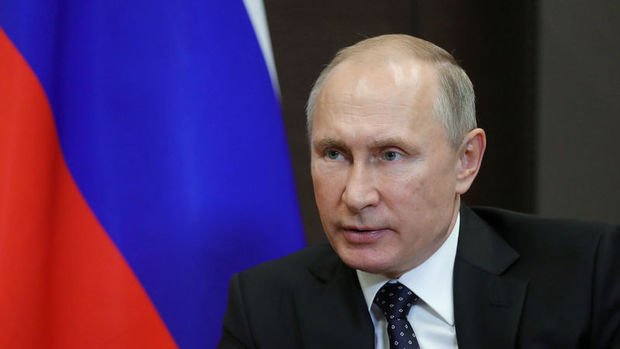 Putin başkanlık için adaylığını resmen ilan etti