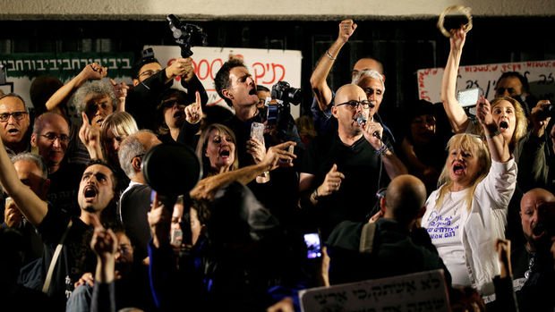 On binlerce İsrailli Netanyahu'yu protesto etti
