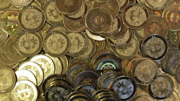 Bitcoin yüzde 10 yükselerek 15,300 dolara çıktı