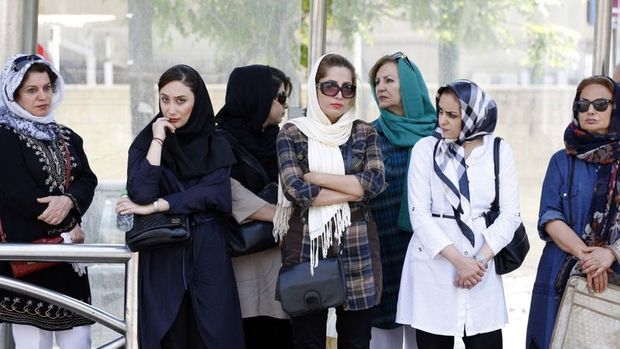 İran’dan devrim gibi kıyafet kararı: Artık kadınlar tutuklanmayacak