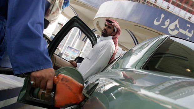 Suudi Arabistan'da benzin fiyatları 2 kattan fazla arttı
