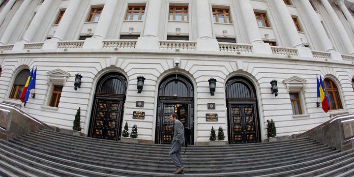 Romanya MB sürpriz bir şekilde faiz artırdı