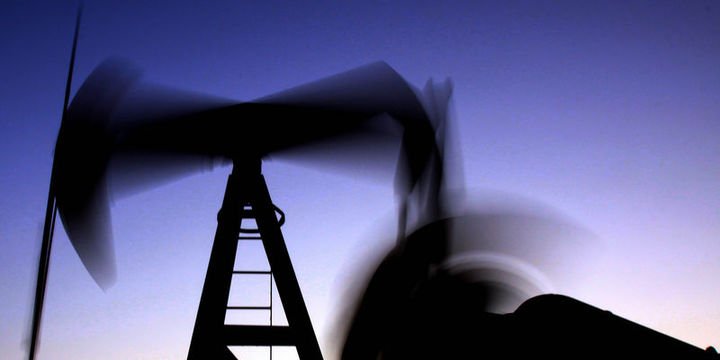 Petrol stoklardaki gerileme ile kazançlarını korudu