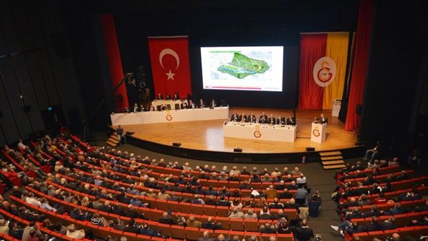 Galatasaray başkanını ve 100. dönem yönetimini seçiyor