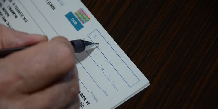 Çeke "Karşılıksız" kaşesi vurmayan bankacıya hapis