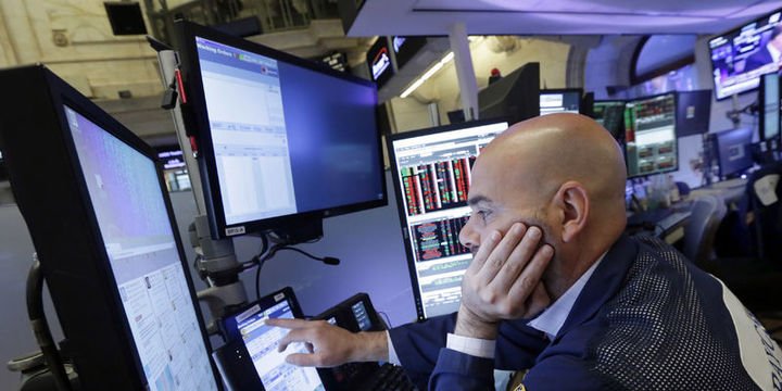 Küresel Piyasalar: Dolar düştü, hisselerde satışlar devam ediyor